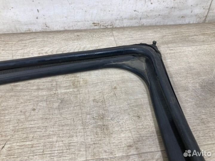 Уплотнитель двери передний левый Renault Logan