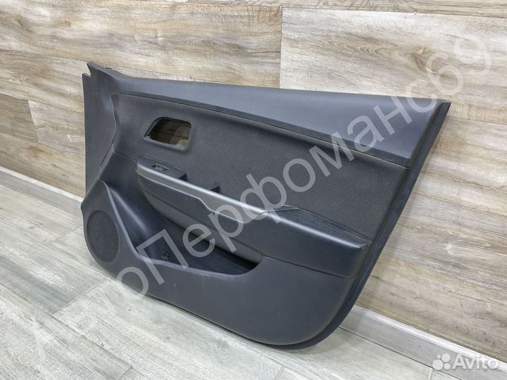 Обшивка двери передняя задняя правая Kia Rio 3