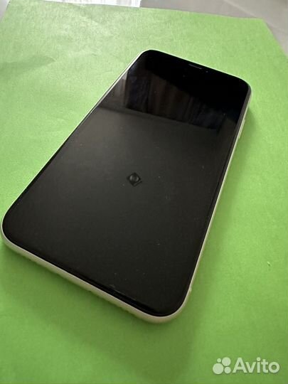 Телефон iPhone 11