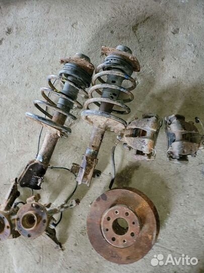 Кулак с подшипником на Альфа Ромео 145