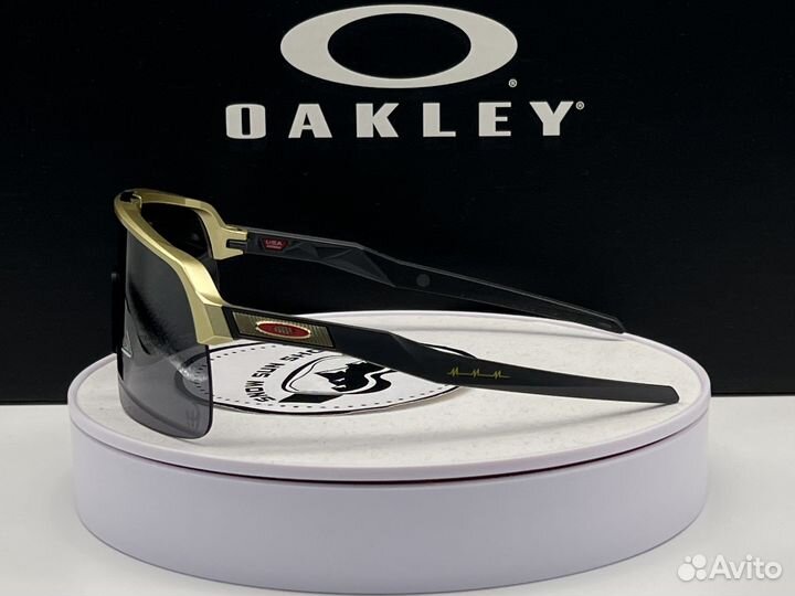 Солнцезащитные очки Oakley Sutro Lite эксклюзив