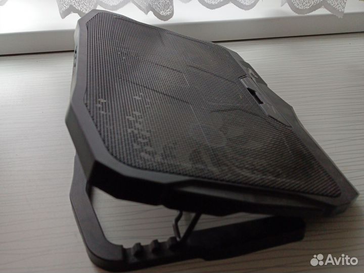 Подставка с охлаждением