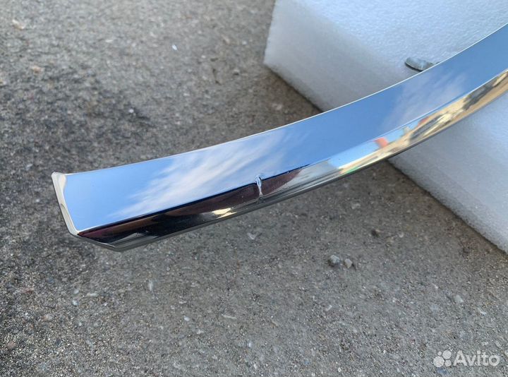 Накладка на решетку правая Camry V50 (после 2014)