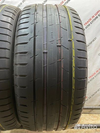 Nokian Tyres Hakka Black 2 SUV 265/45 R21 104Y