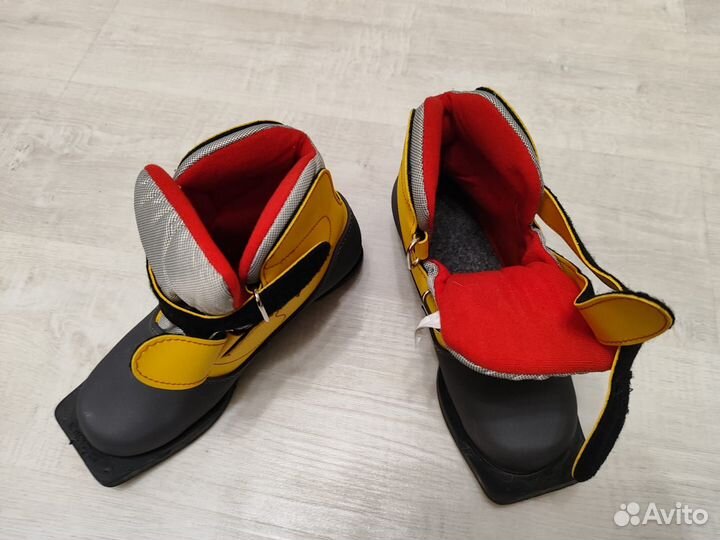 Лыжный комплект ботинки 35 р.+ лыжи 1.50 STC+палки