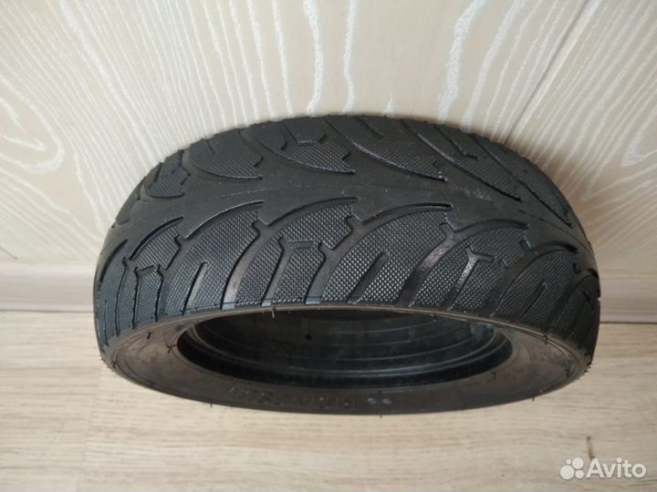 Литая бескамерная покрышка 200х60