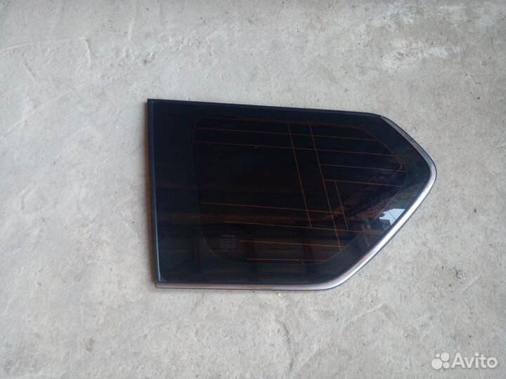Стекло глухое левое Lexus GX460 2011 год