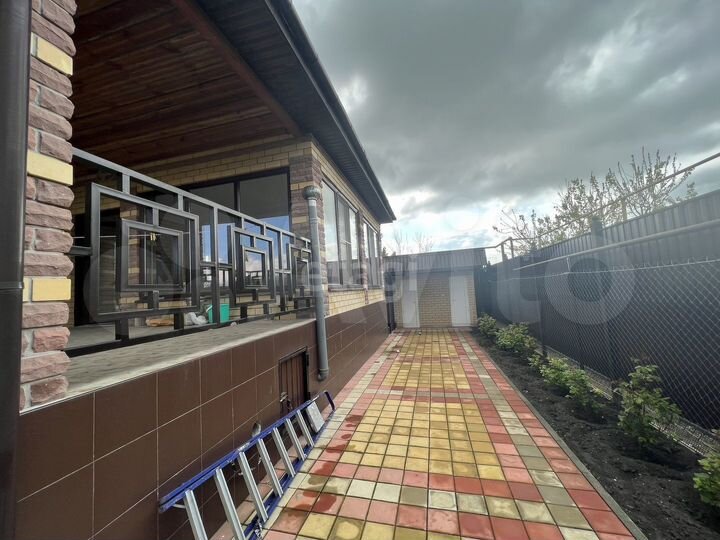 Дом 183,7 м² на участке 8 сот.