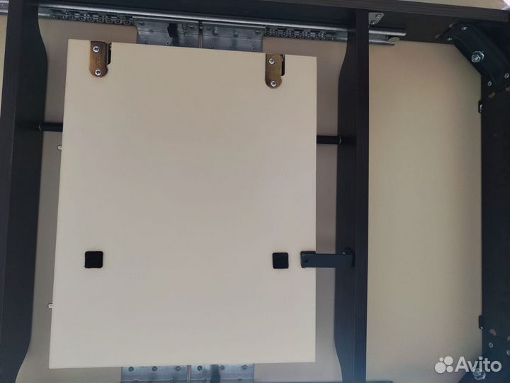 Кухонный стол и стулья