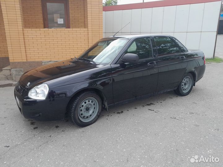 Капот на priora