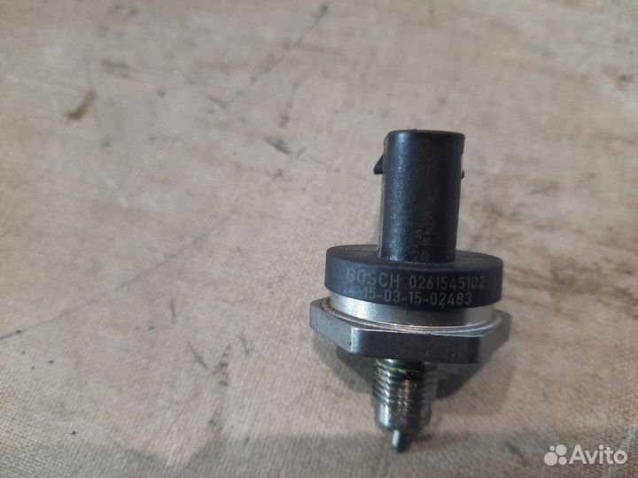 Датчик давления топлива Mercedes Gla180 X156