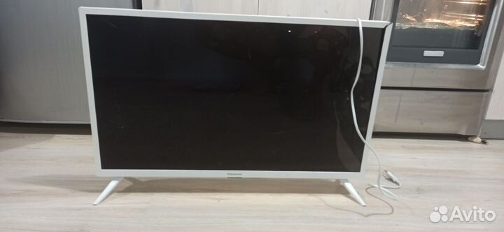 Телевизор Panasonic TX-32FR250W / разбита матрица