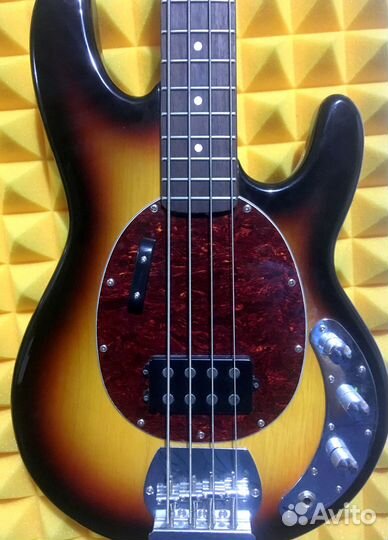 Бас гитара Xanster с чехлом. MusicMan Style