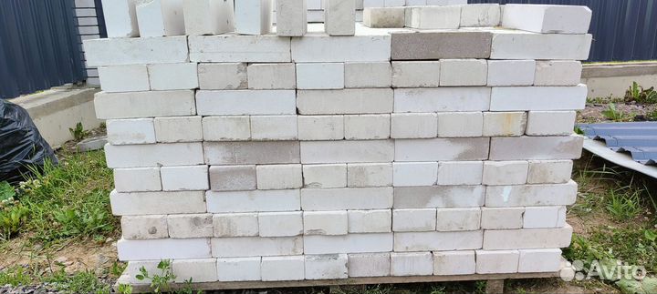 Кирпич белый силикатный пустотелый