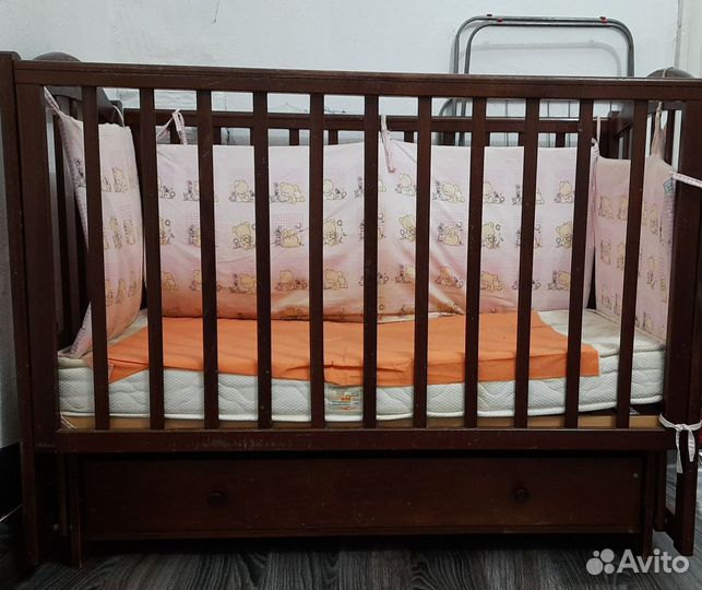 Детская кроватка