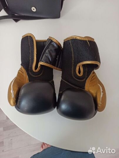 Боксерские перчатки