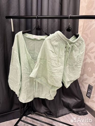 Костюмы женские