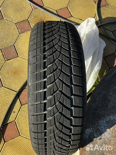 Goodyear UltraGrip Ice 225/60 R18