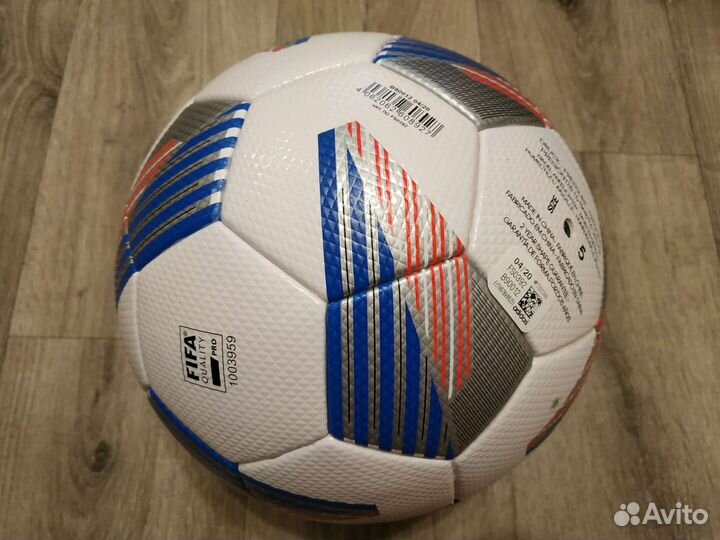 Профессиональный футбольный мяч Adidas Tiro Q Pro