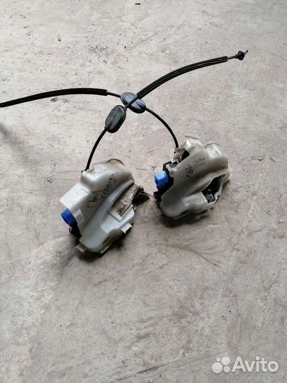 Замок двери Фольксваген Гольф плюс 2012г