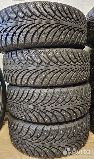 Sava Eskimo Stud 215/55 R17