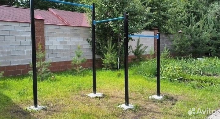 Уличный турник для всей семьи можно и качели