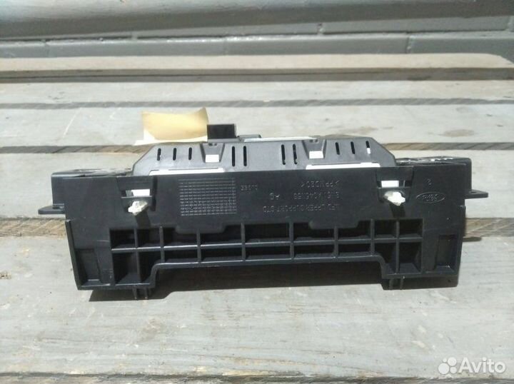 Дисплей информационный Ford Focus Iii хетчбек 1.6