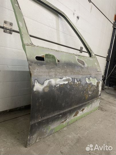 Передняя правая дверь VW Golf 1 Mk1