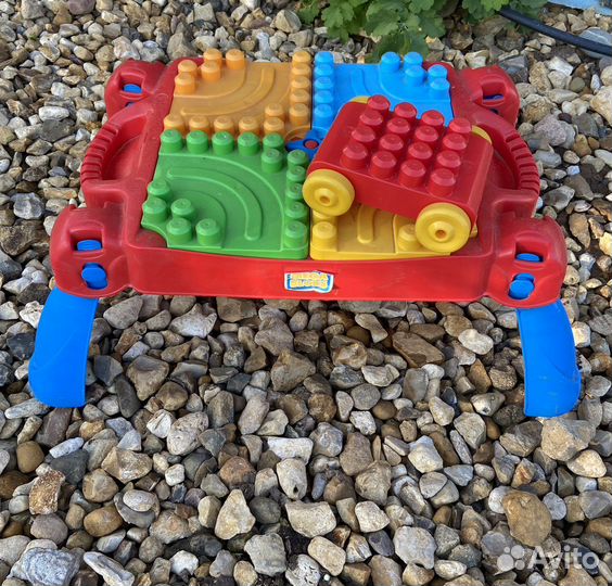 Mega bloks стол, машинка и пакет деталей