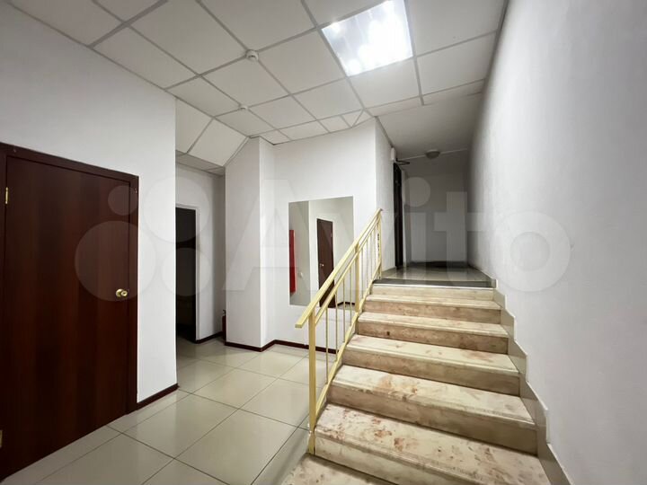 Офис с арендаторами, 735.6 м²