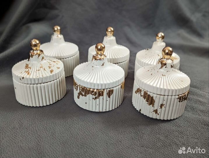 Декор в подарок шкатулка с золотом для украшений