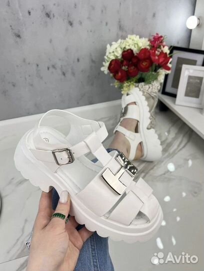Сандалии женские