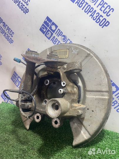 Кулак поворотный задний правый Bmw 750I седан 4.8