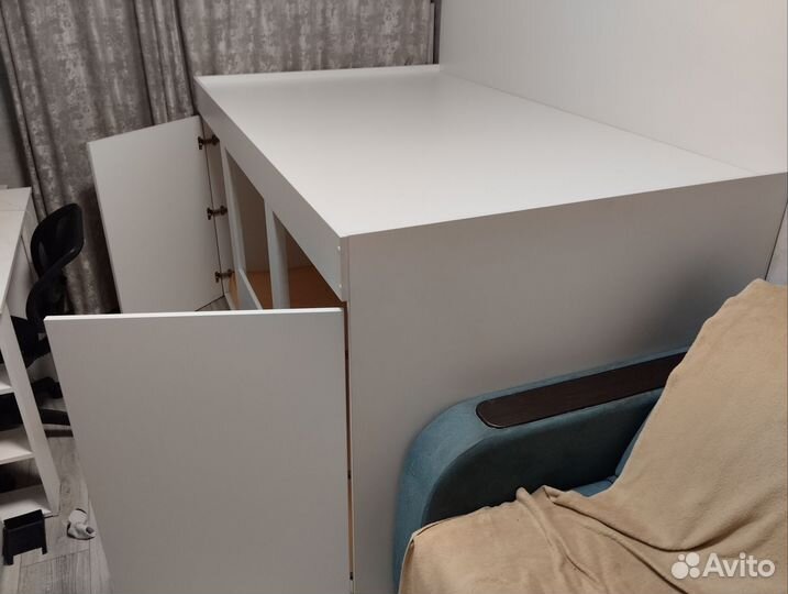 Кровать детская с матрасом и домиком снизу