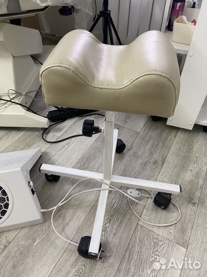 Пылесос для маникюра max и подставка для педикюра