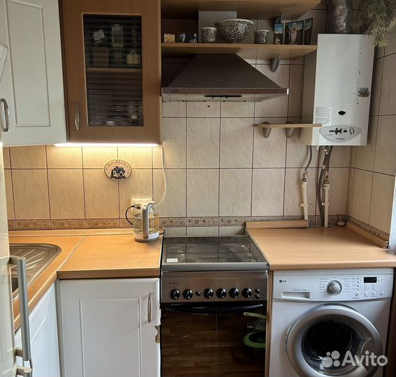 Угловой кухонный гарнитур (хрущ 5 кв м)