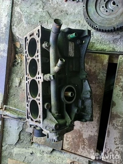 Блок двигателя K4M Renault Scenic 1