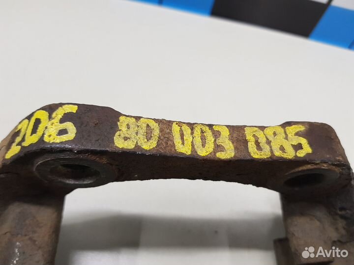 Скоба суппорта правого Peugeot 206 (1998-2012)