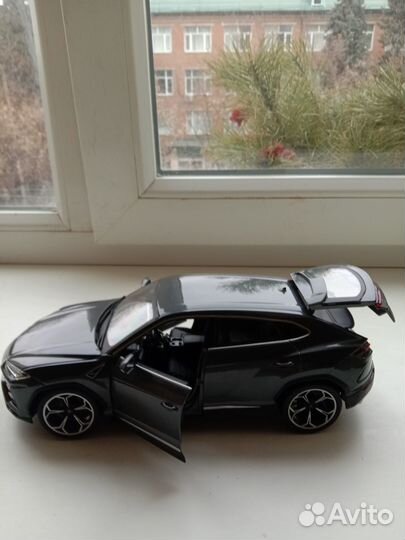 Lamborghini urus фирма Maisto 1 18