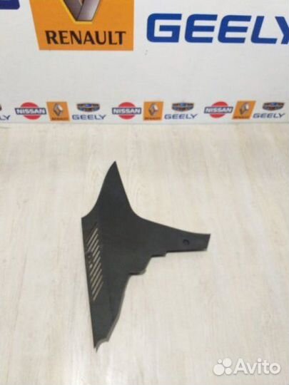 Обшивка Накладка задней стойки Renault logan