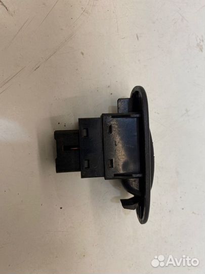 Кнопка стеклоподъемника задняя правая Kia Spectra