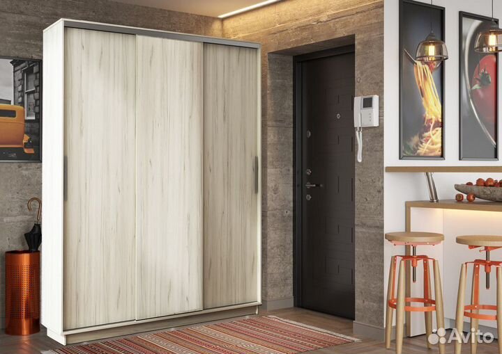 Шкаф купе трехдверный