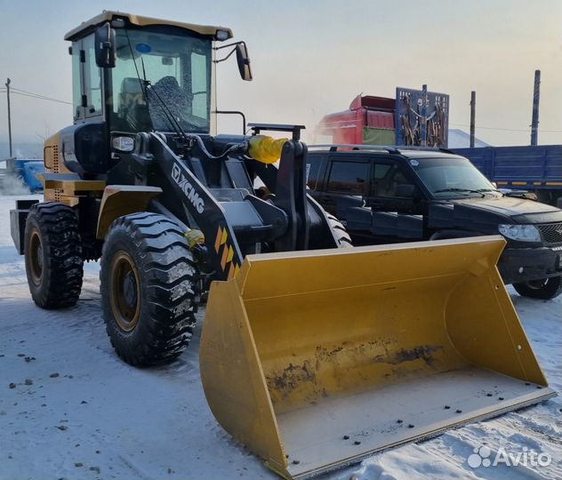 Аренда и услуги спецтехники (Погрузчик 3,3 т.)