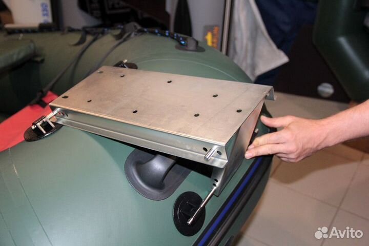 Площадка для крепления якорной лебедки на лодку