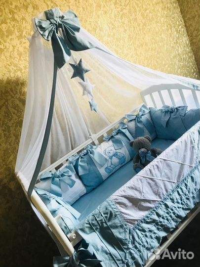 Детская кроватка с матрасом и бортиками