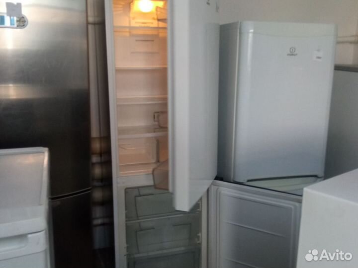 Холодильник indesit