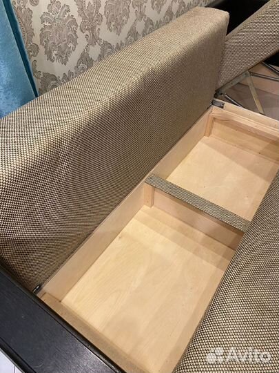 Диван, стол, стулья