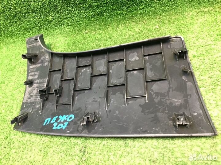 Накладка декоративная левая Peugeot 207 2006-2009