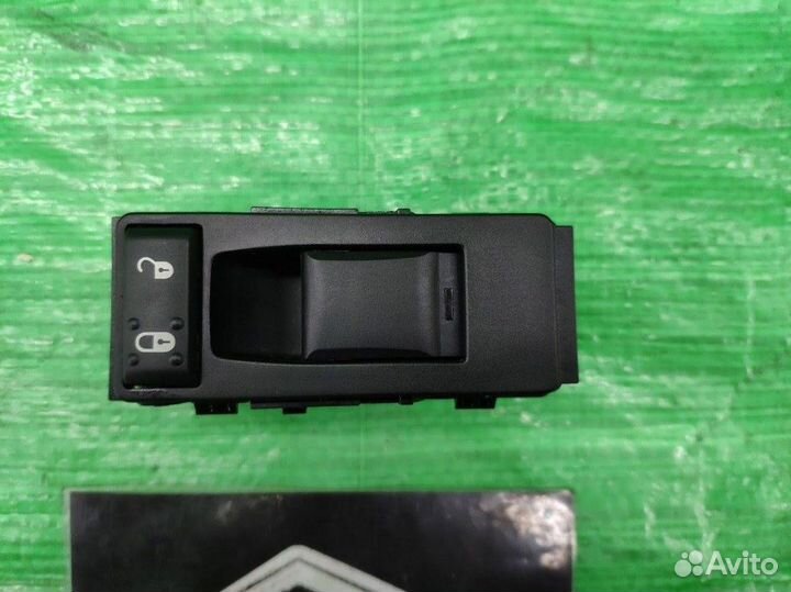 Кнопка стеклоподъемника Jeep Patriot