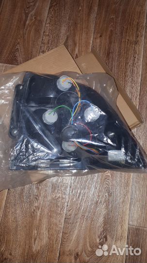 Задняя левая фара priora 1